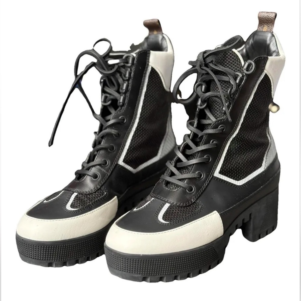 Louis Vuitton Laureate desert ankle boots booties